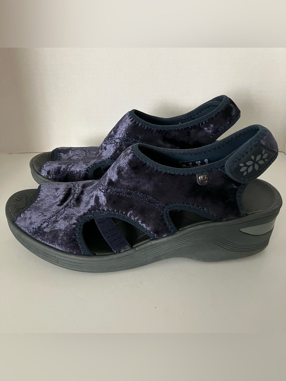 Bzees Drama Blue Crushed Velvet Lightweight Comfort Slingback Wedges Women US 10